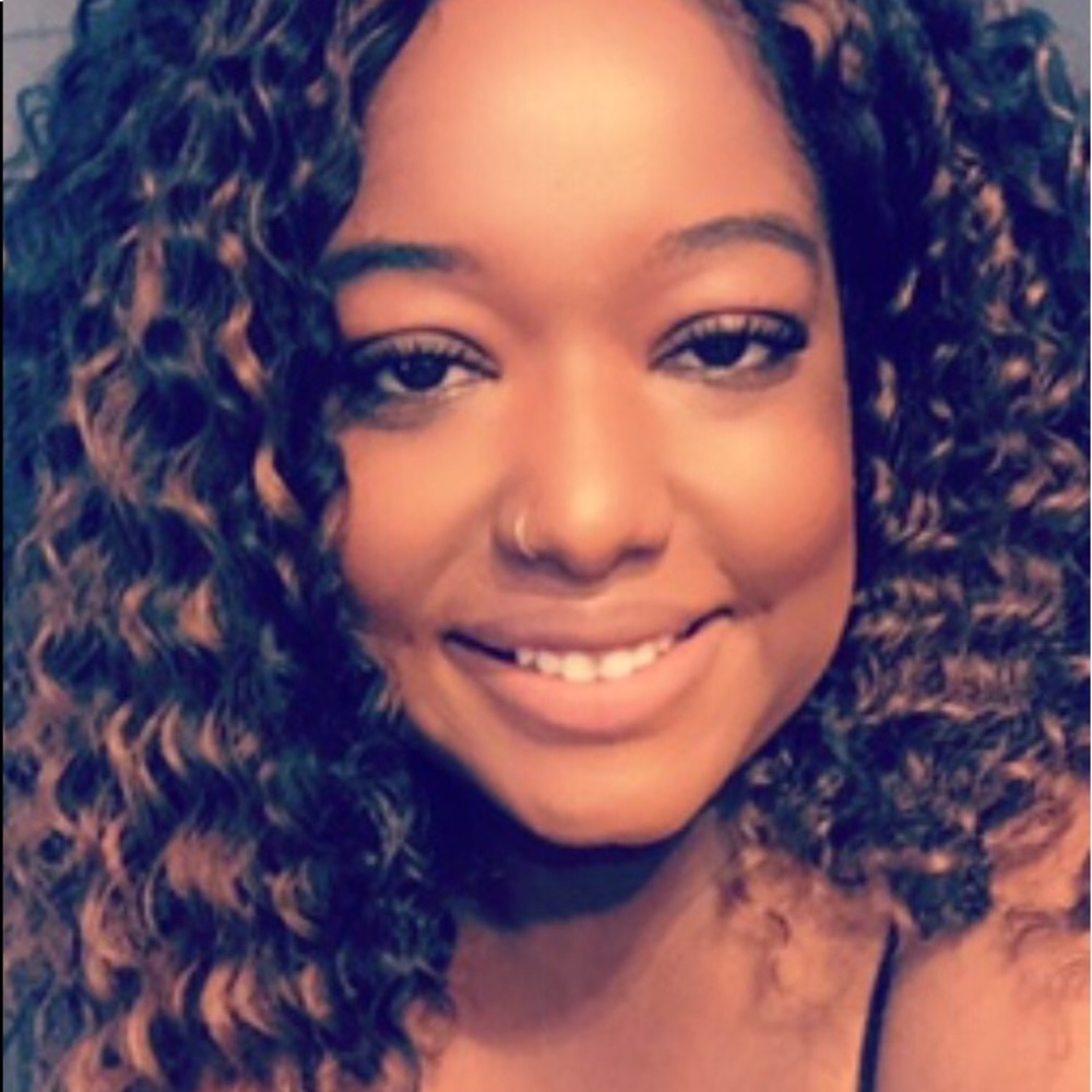 Meet your Poshmark seller KP! 🖤